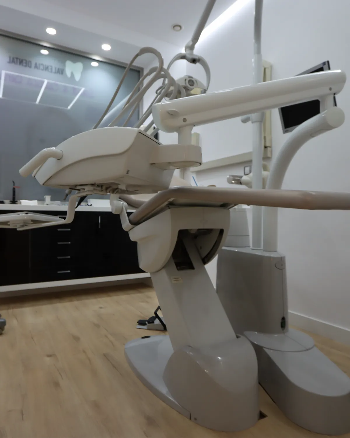 Sillón y equipo de un gabinete de Valencia Dental