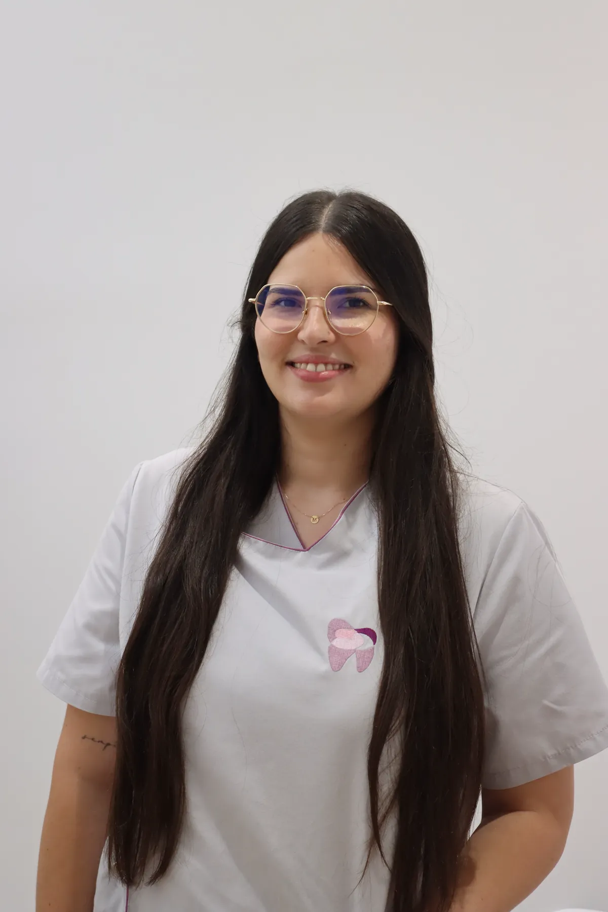 María Martí atendiendo en Valencia Dental