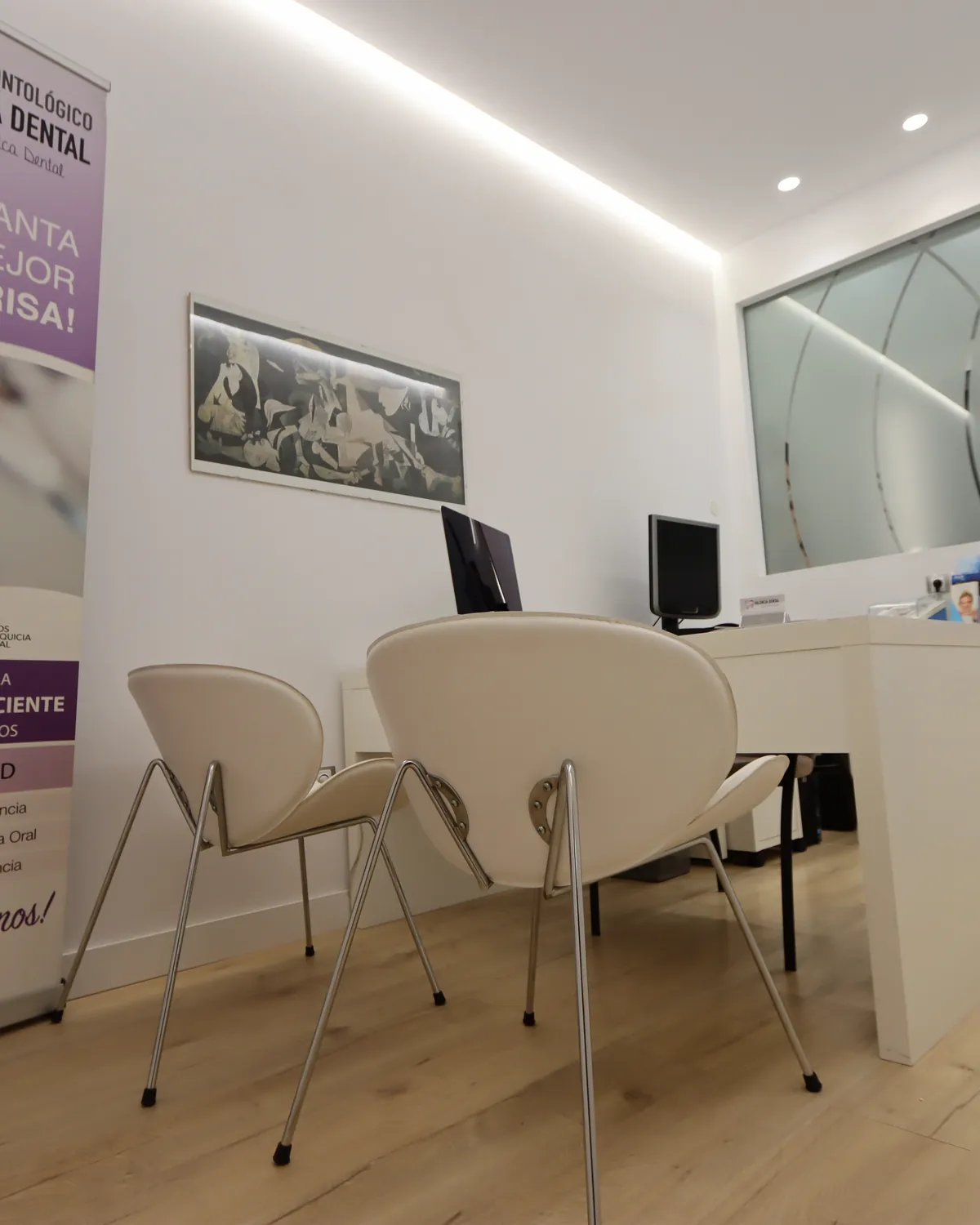 Zona de espera con información sobre sedación consciente
