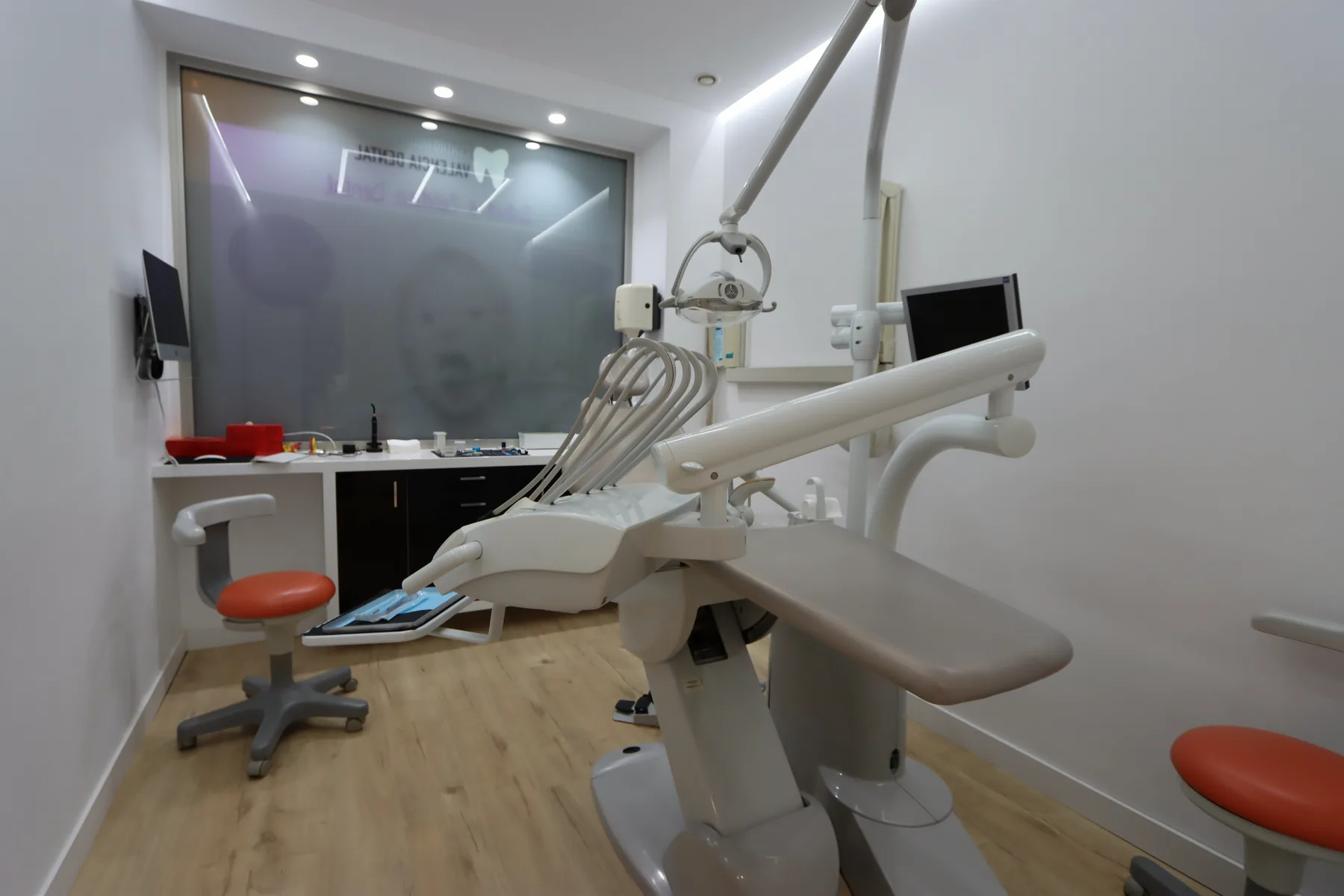 Gabinete de Valencia Dental preparado antes de una consulta